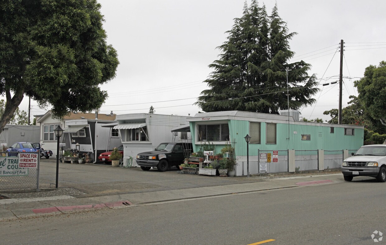 Primary Photo - Bal Trailer Court