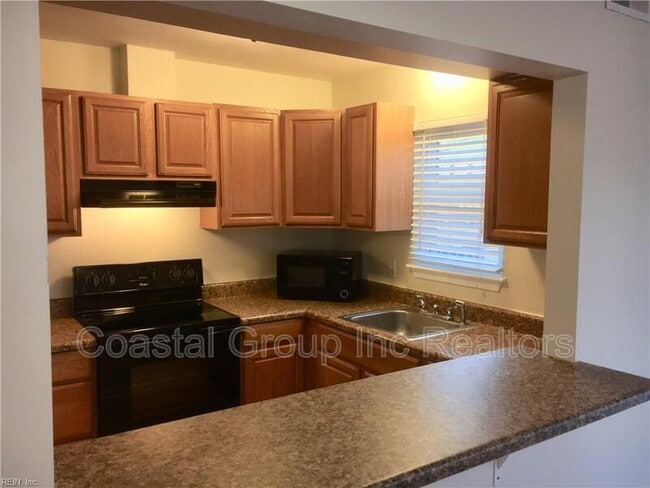 Building Photo - 715 Wolftrap Ln