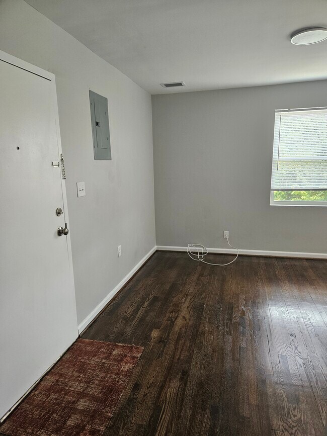 Entrada principal al apartamento - 3039 30th St SE
