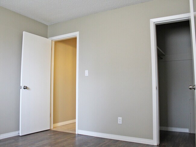 Building Photo - Capital Manor Apartments
