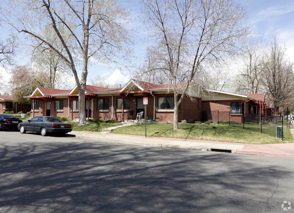Primary Photo - Columbine Apartment Homes
