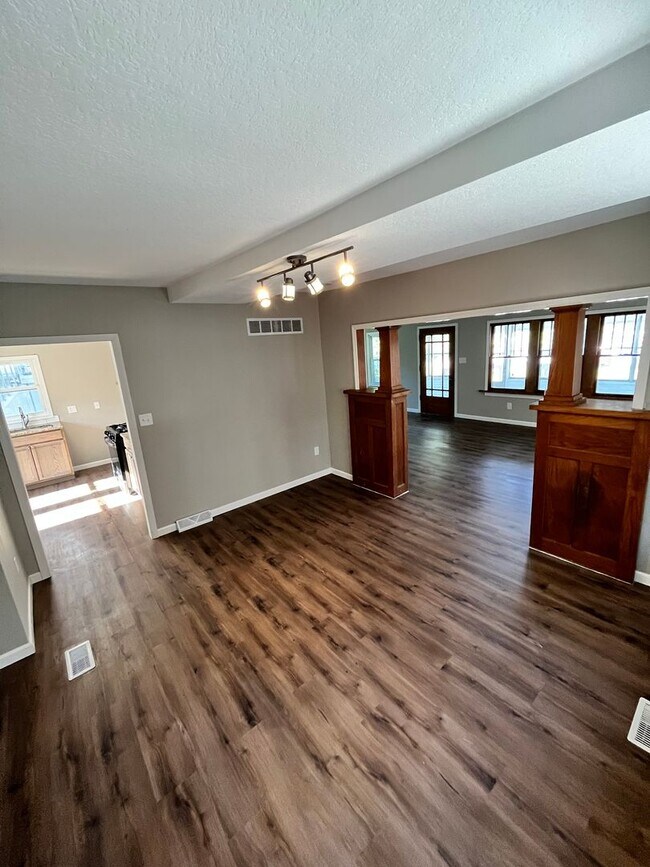Foto del edificio - 1530 E 14th St