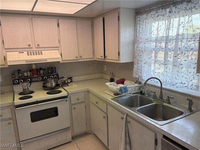 Foto del edificio - 5419 Rattlesnake Hammock Rd