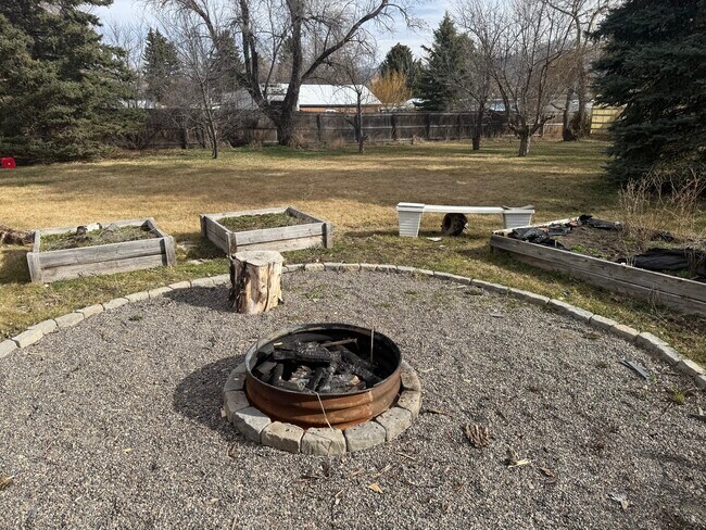 Building Photo - 704 N 17th Ave