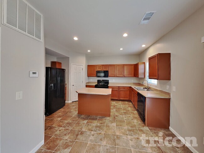 Foto del edificio - 1024 Daniel Ln