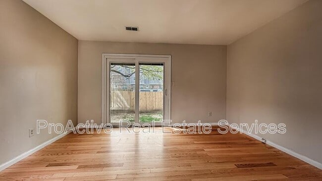 Foto del edificio - 4305 Tides Ct