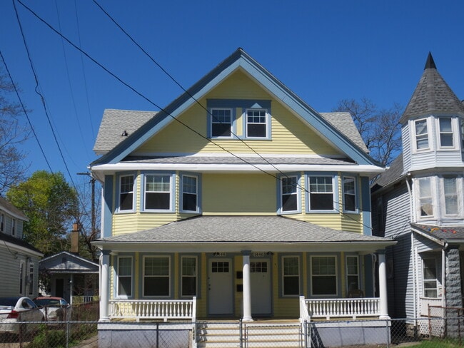 Building Photo - 1448 W 54th St