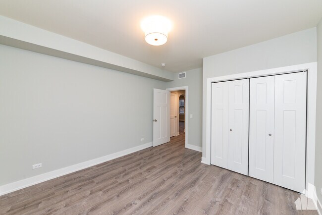 Foto del edificio - 1143 Maple Ave