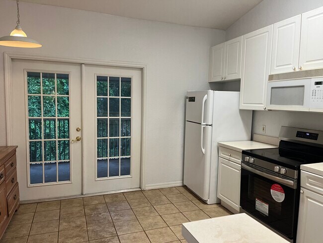 Building Photo - 141 Reserve Cir