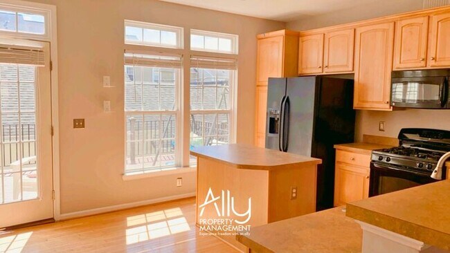 Foto del edificio - 908 Rainier Rd