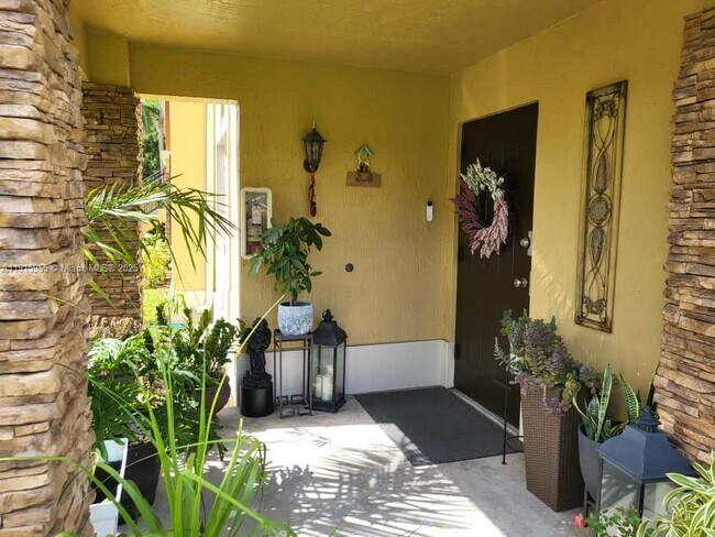 Foto del edificio - 3415 NE 9th Dr