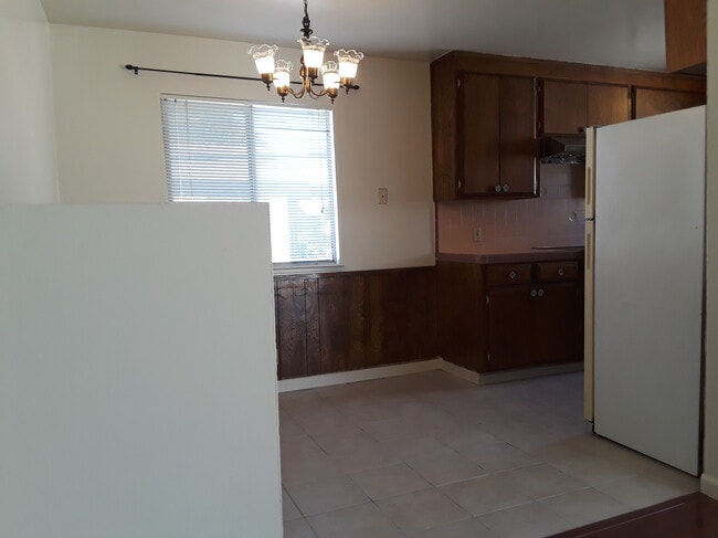 Building Photo - 866 Gallatin Dr