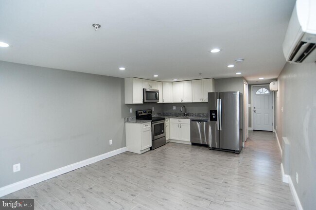 Building Photo - 2022 4th St NE