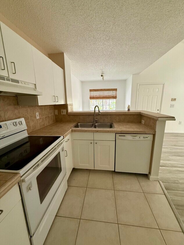 Foto principal - 1721 Village Blvd