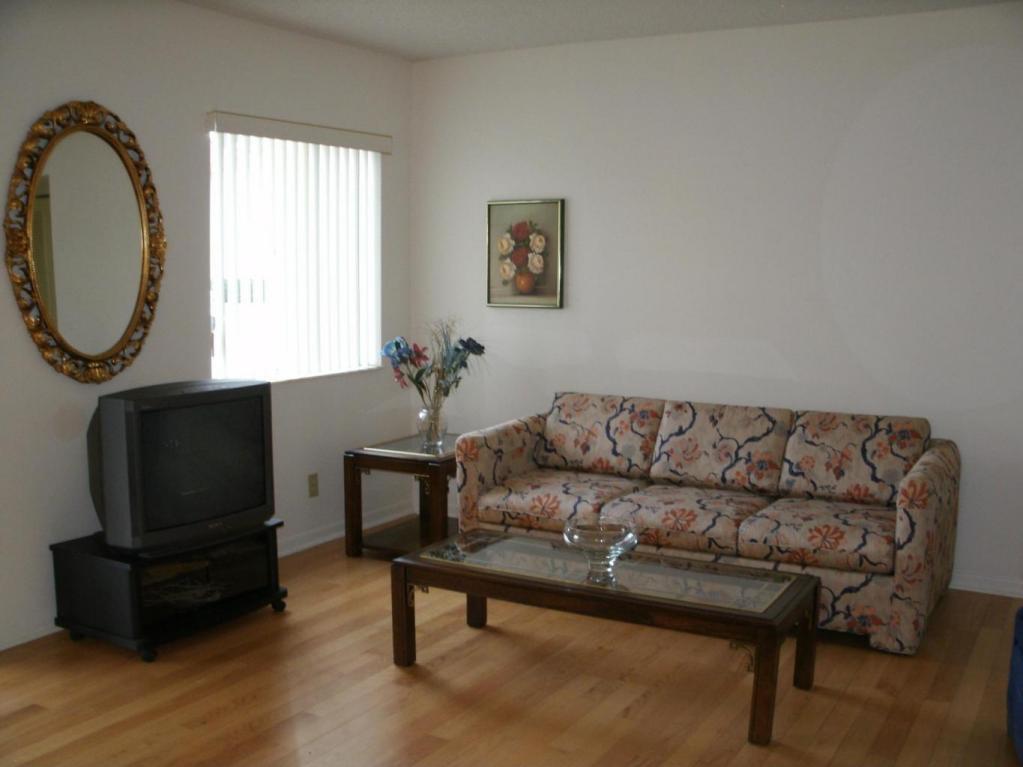 Primary Photo - 303 Knotty Pine Cir