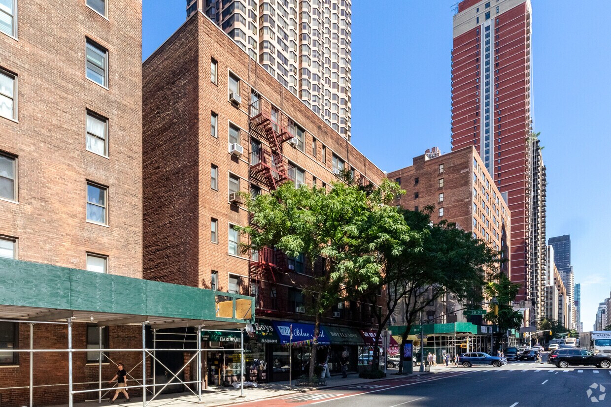 Primary Photo - 699-705 Second Ave