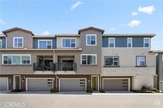 Building Photo - 275 Carmona