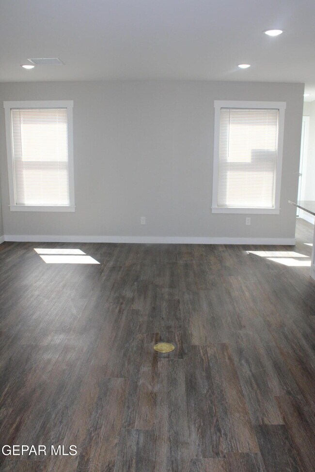 Building Photo - 3133 Fierro Dr