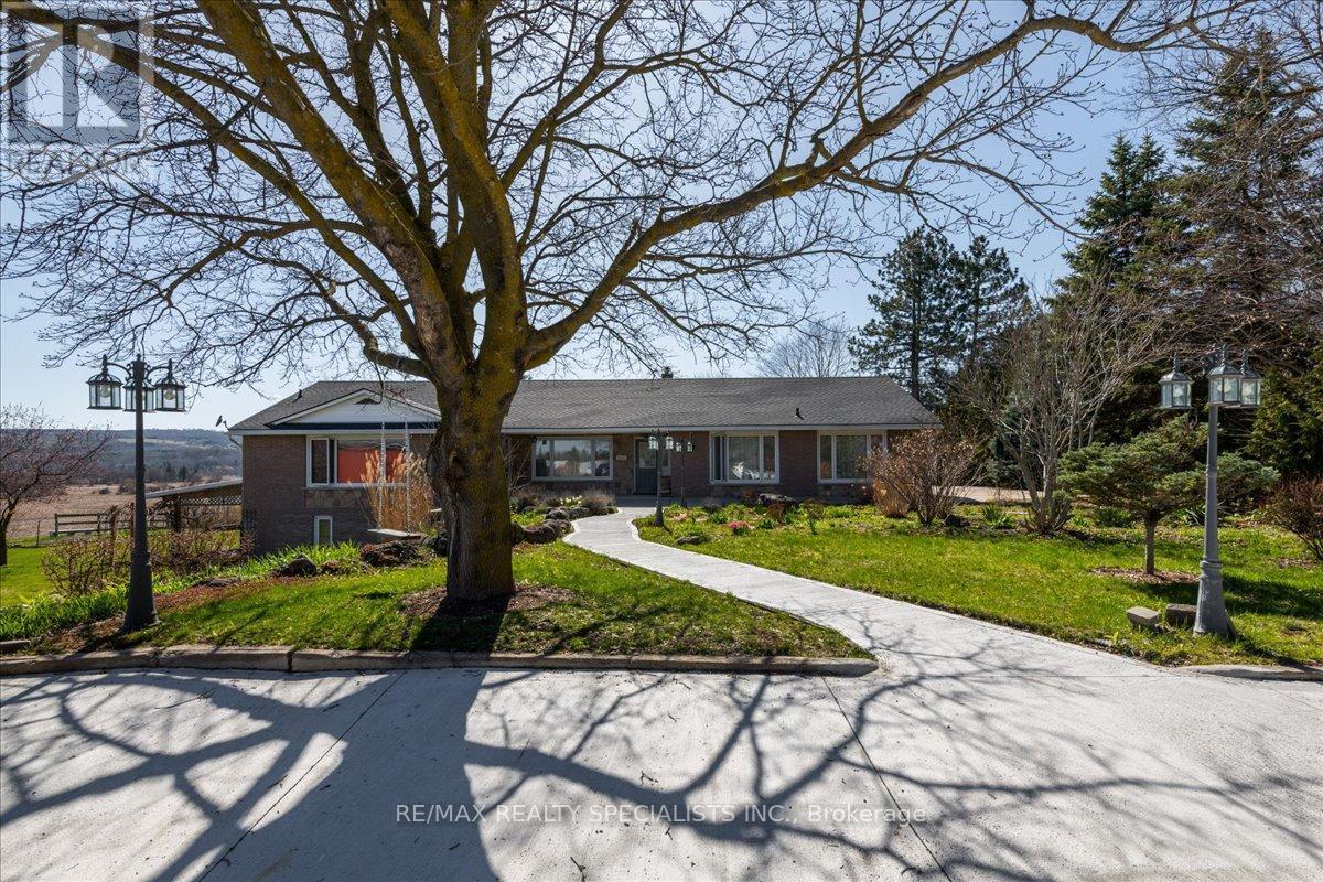 215215 Edward St E, Creemore, ON L0M 1G0 House for Rent in Creemore