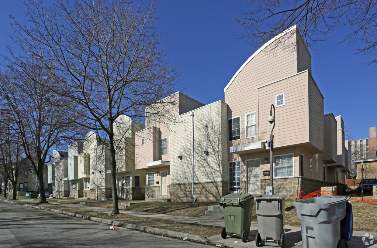 Building - Venice Court