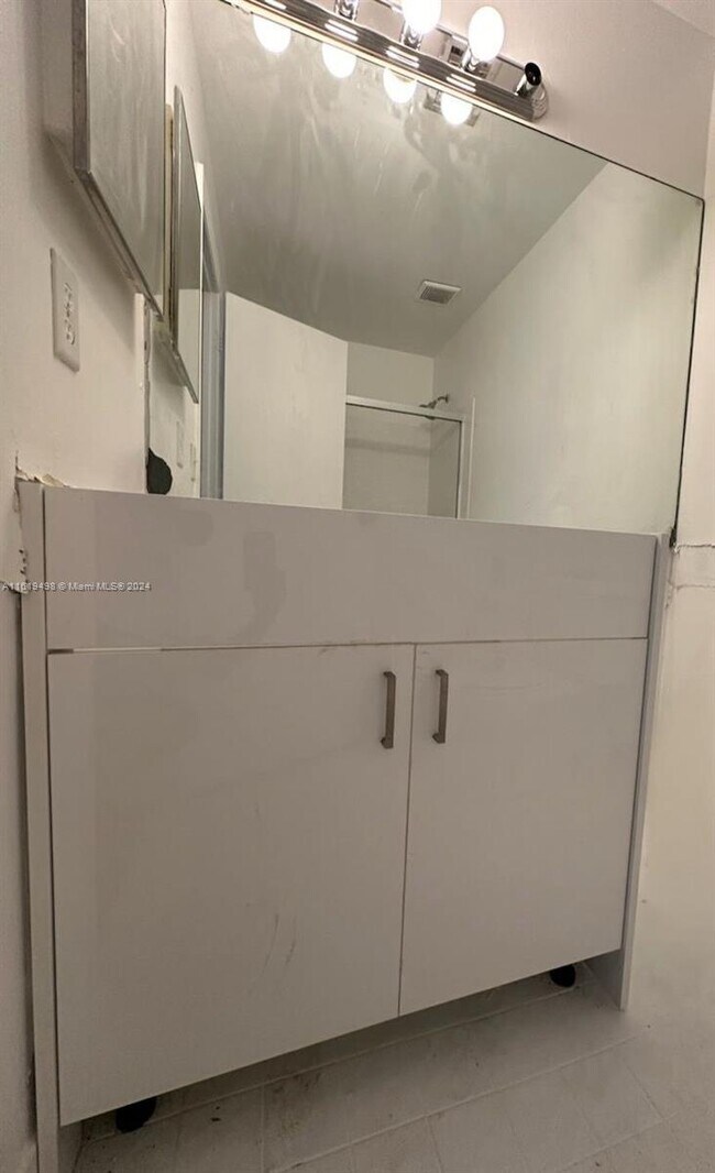 Foto del edificio - 8245 NW 191st St