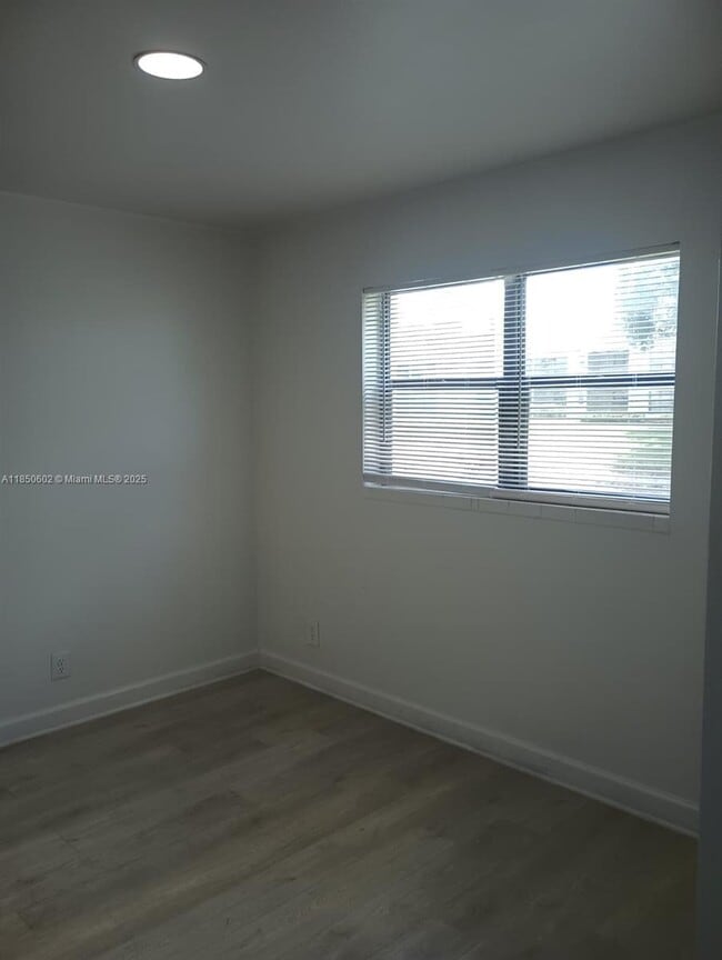 Foto del edificio - 4088 N Pine Island Rd