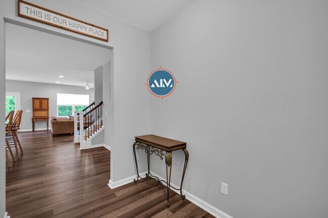 Building Photo - Beautiful 5 Bed 3 Bath Home located in his...