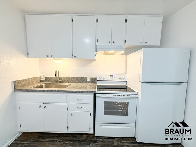 Building Photo - 15634 Leadwell St