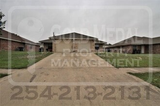 Building Photo - 2802 Alma Dr