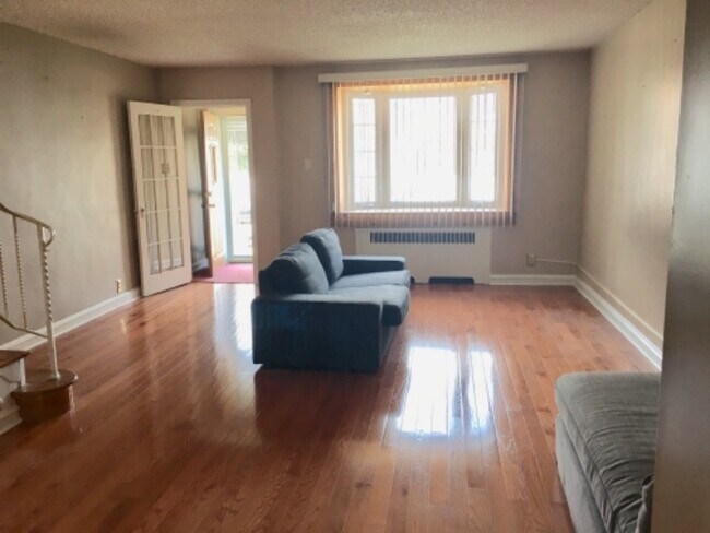 Building Photo - 311 Longshore Ave