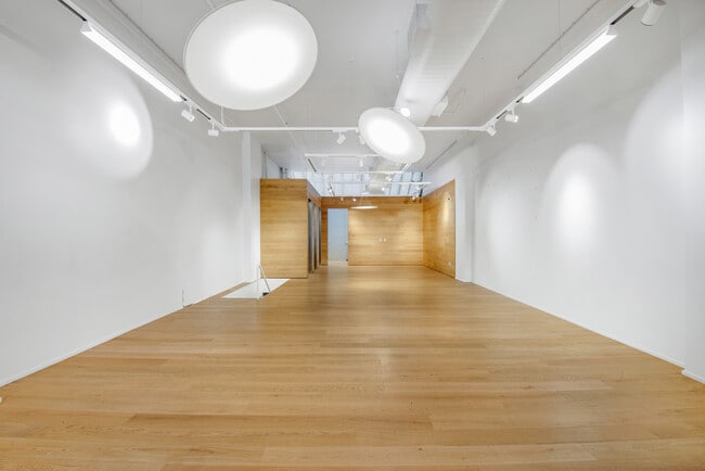 Building Photo - 464 Broome St