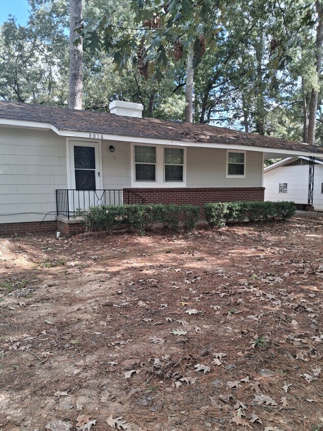 Foto principal - 3016 Charleston Dr