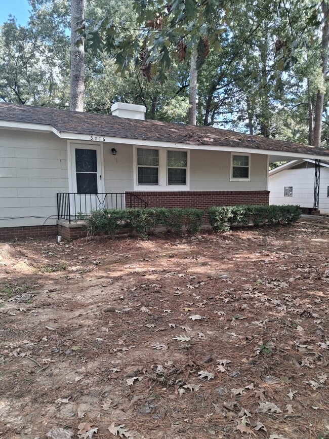 Building Photo - 3016 Charleston Dr