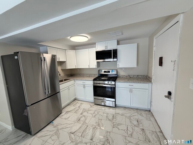 Foto del edificio - 267 Branford Rd