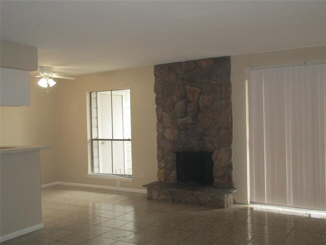 Foto del edificio - 17331 Red Oak Dr