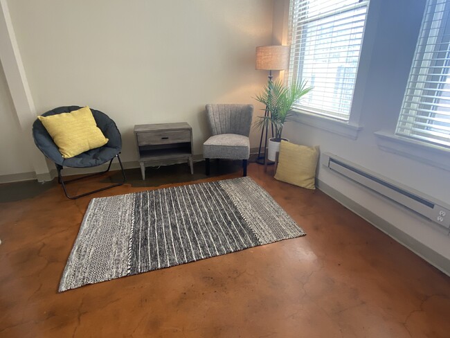 Living - 488 Wabasha St N
