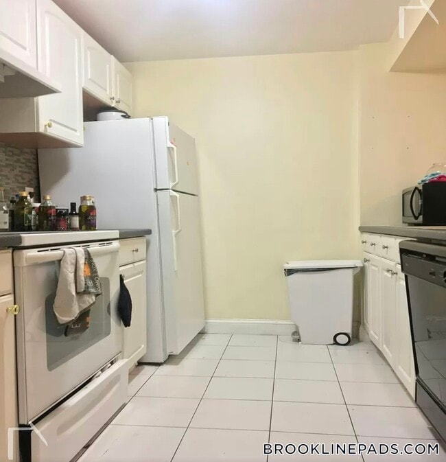 Building Photo - 94 Pleasant St