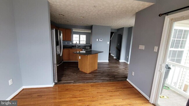 Building Photo - 12 Gemstone Ct