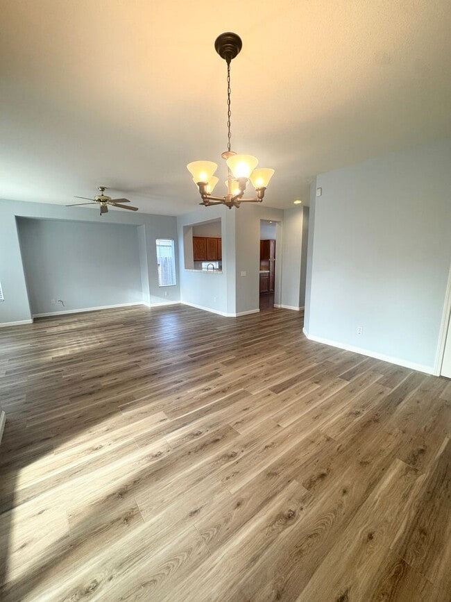 Foto del edificio - THREE BEDROOM TWO BATH SINGLE STORY HOME SEE VIDEO