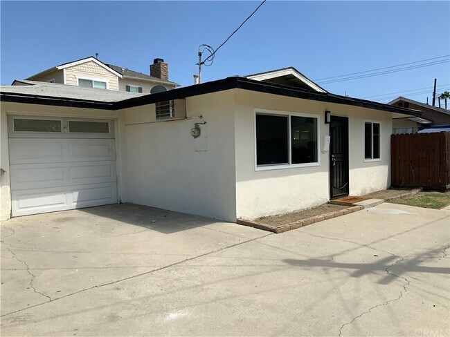 Building Photo - 9633 Cedar St