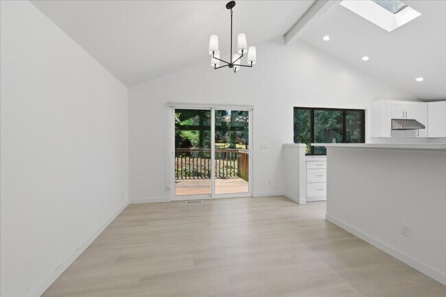 Foto del edificio - 4bd/2.25ba Kirkland Home