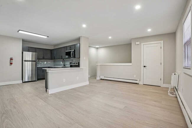 Building Photo - Groveland Manor