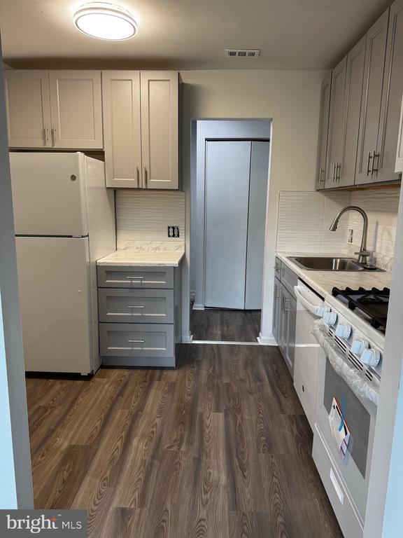 Foto del edificio - 6011 Majors Ln