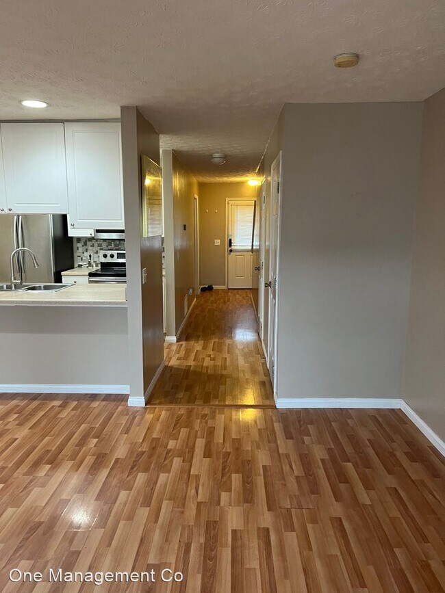 Building Photo - 2 br, 1.5 bath House - 6707 Lagrange Dr Un...
