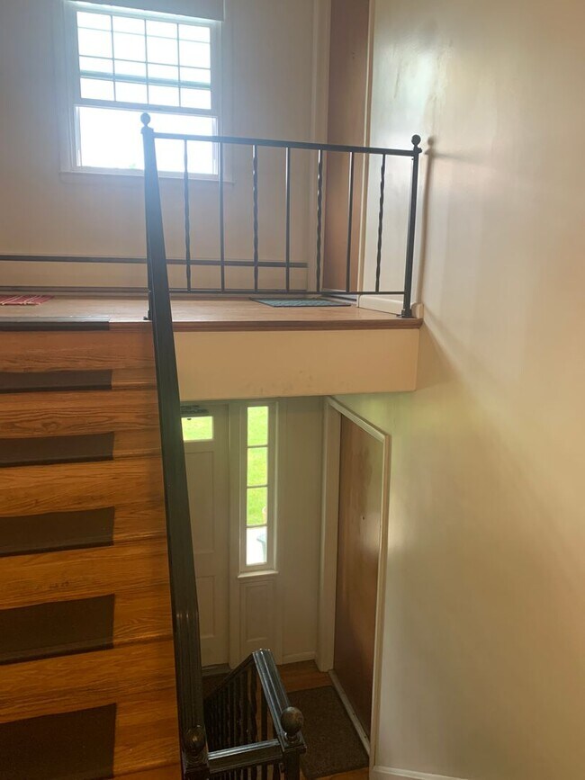 Foto del edificio - 2nd Floor 2 Bedroom Apartment W/ Parking Suburban SD