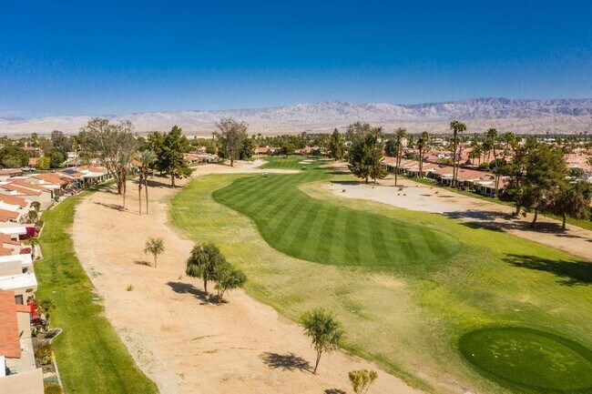 Foto del edificio - 40492 Bay Hill Way