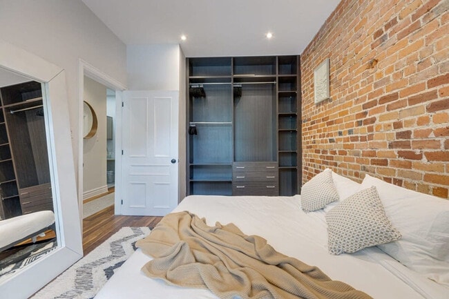 Photo du bâtiment - 5585 Rue Clark