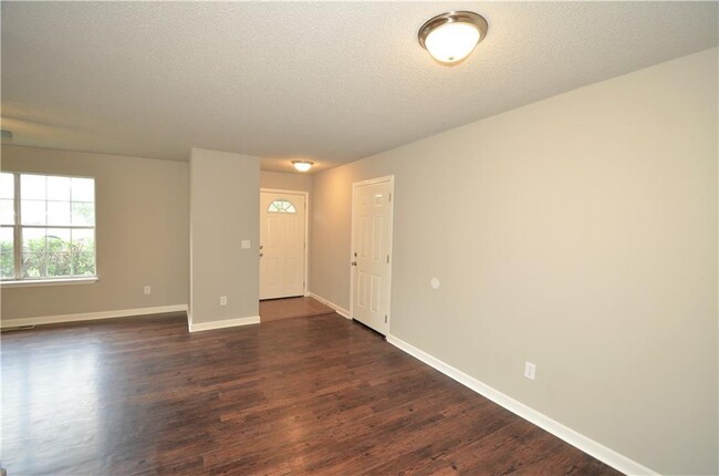 Building Photo - 202 White Oak Dr NE