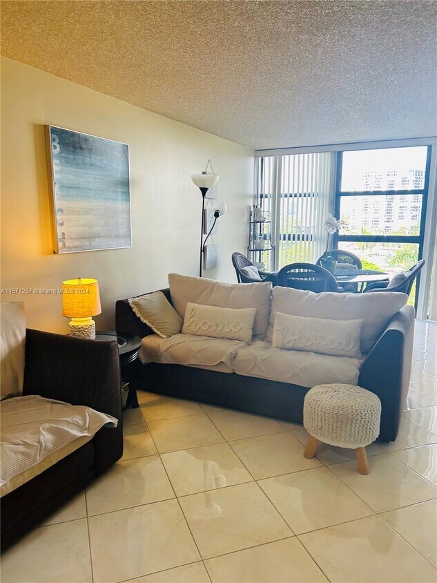 Foto principal - 400 Leslie Dr