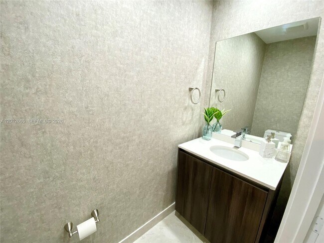 Foto del edificio - 488 NE 18th St